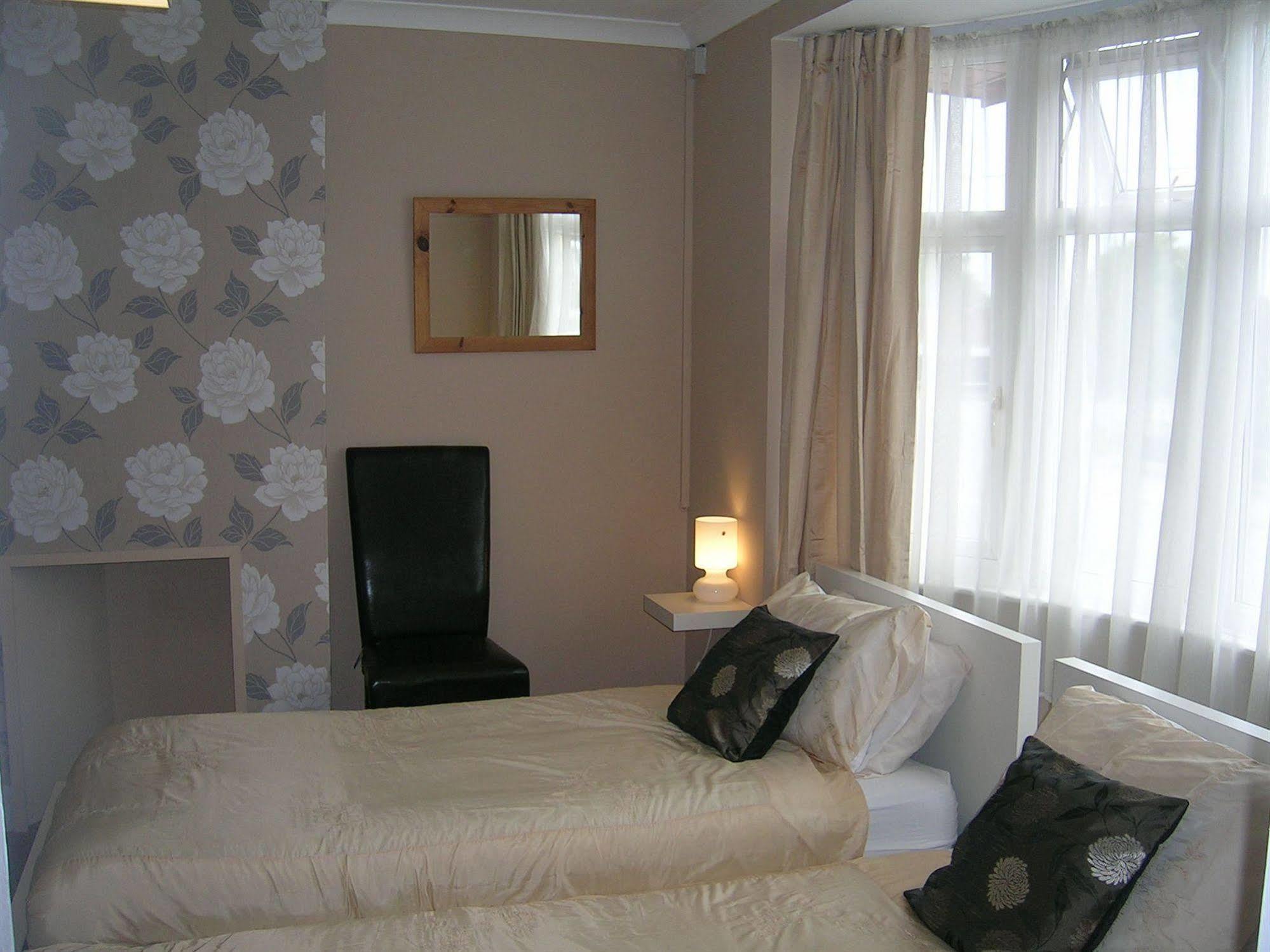 Carolina Guest House Cambridge  Bagian luar foto
